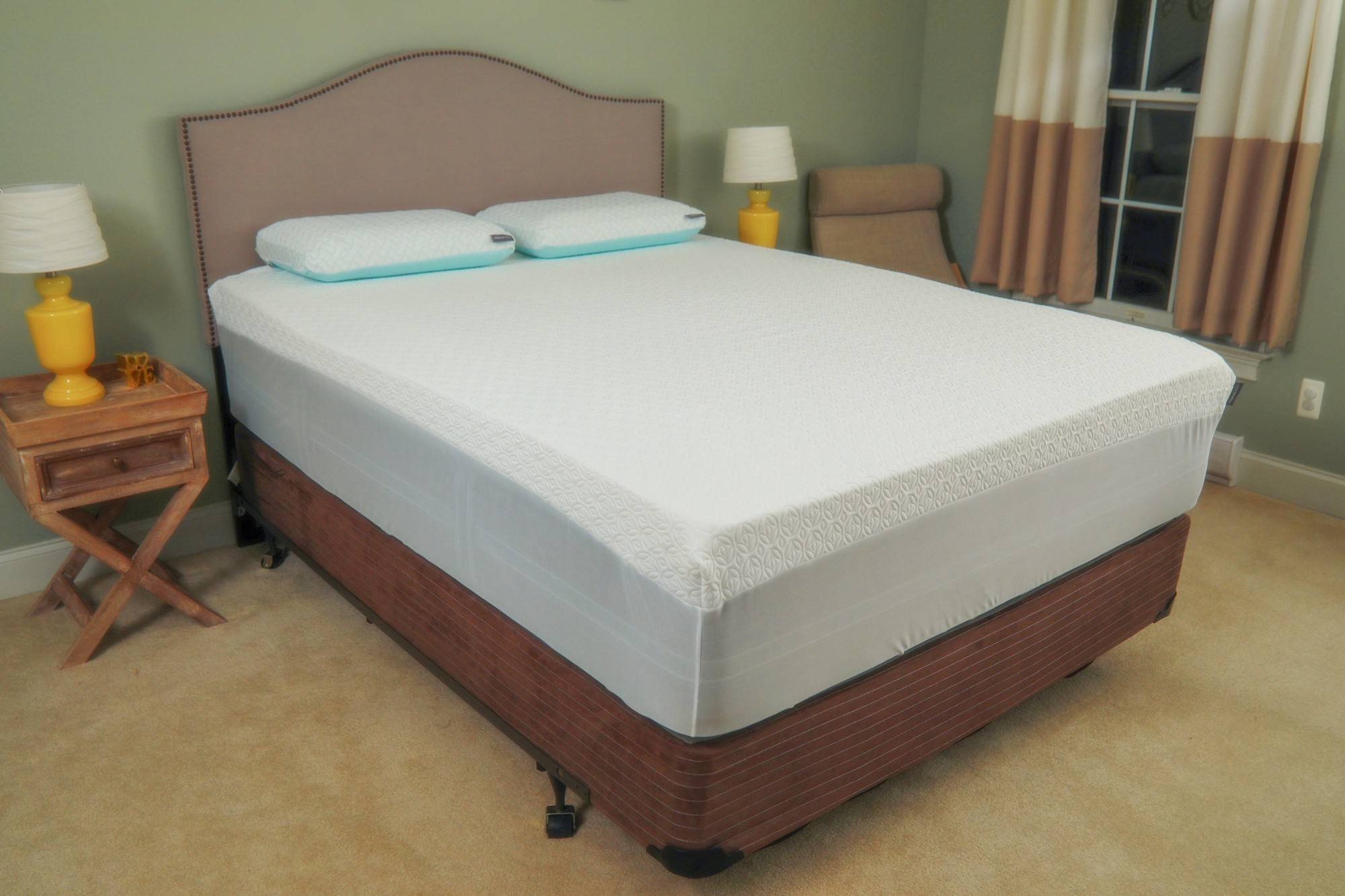 The Tempur-Pedic® Soft Support Mattress Topper features an elastic skirt to keep the topper from shifting